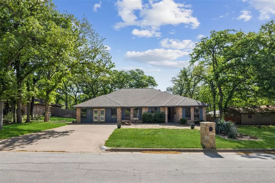 1017 Wood Ridge Drive, Azle, TX 76020
