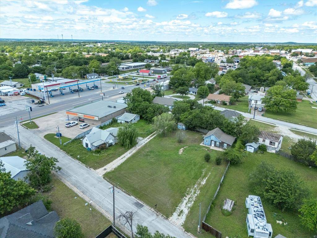 Bowie, TX 76230,206 Taylor Street
