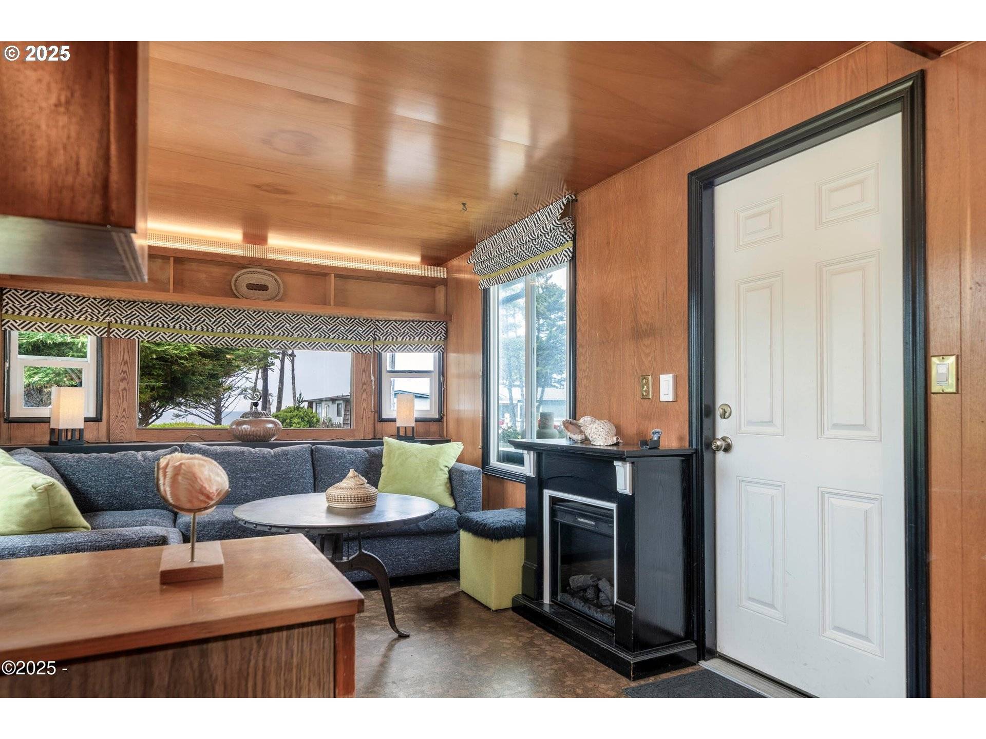 Depoe Bay, OR 97341,4875 N HIGHWAY 101 #11