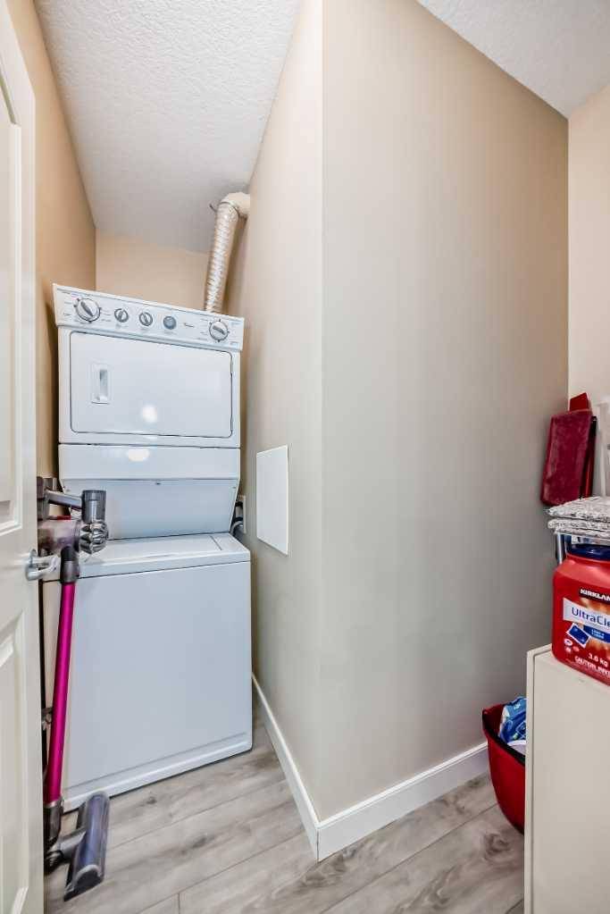Sylvan Lake, AB T4S0G7,4707 50 ST #108
