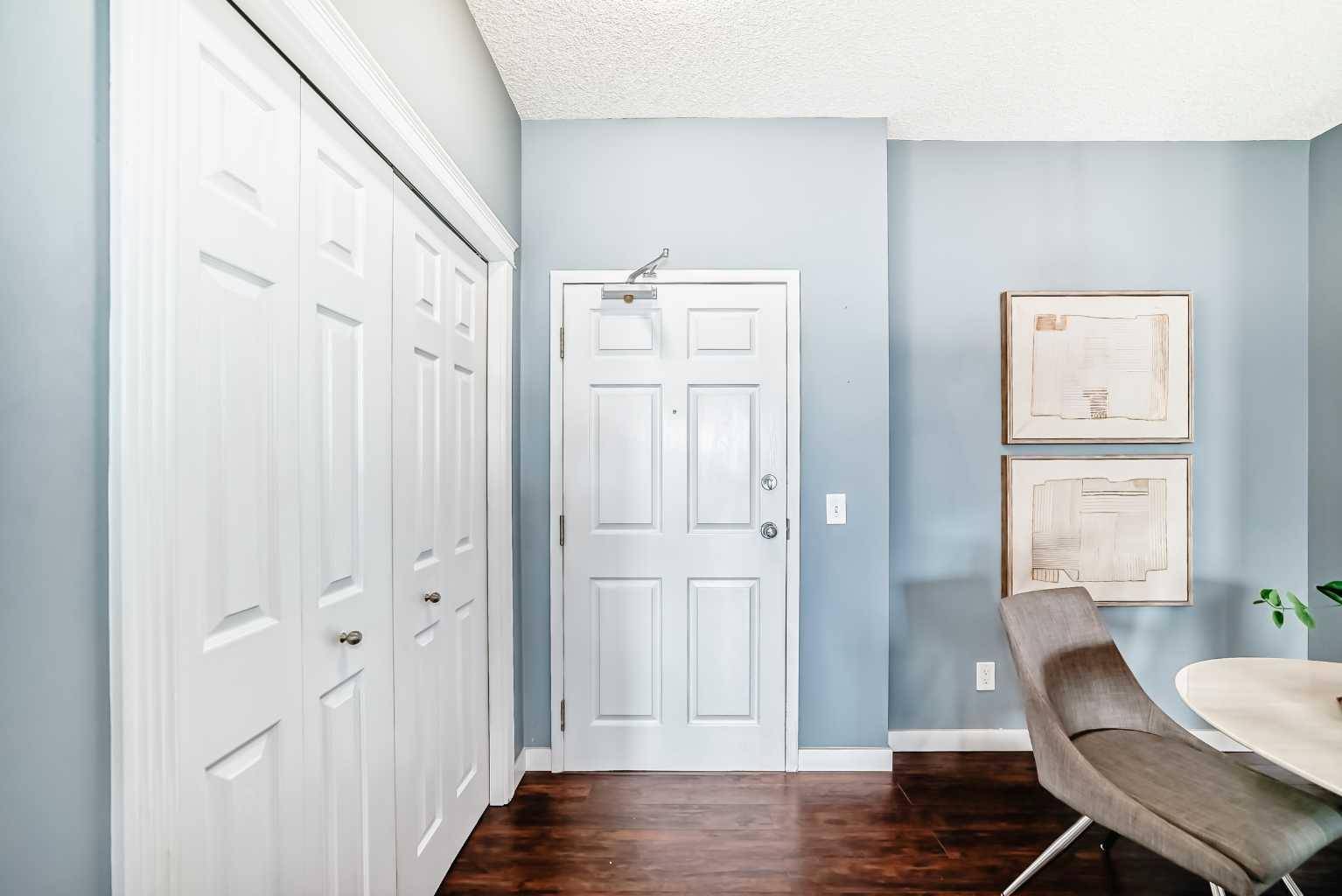 Calgary, AB T3K 5J7,8 Country Village Bay Northeast #306