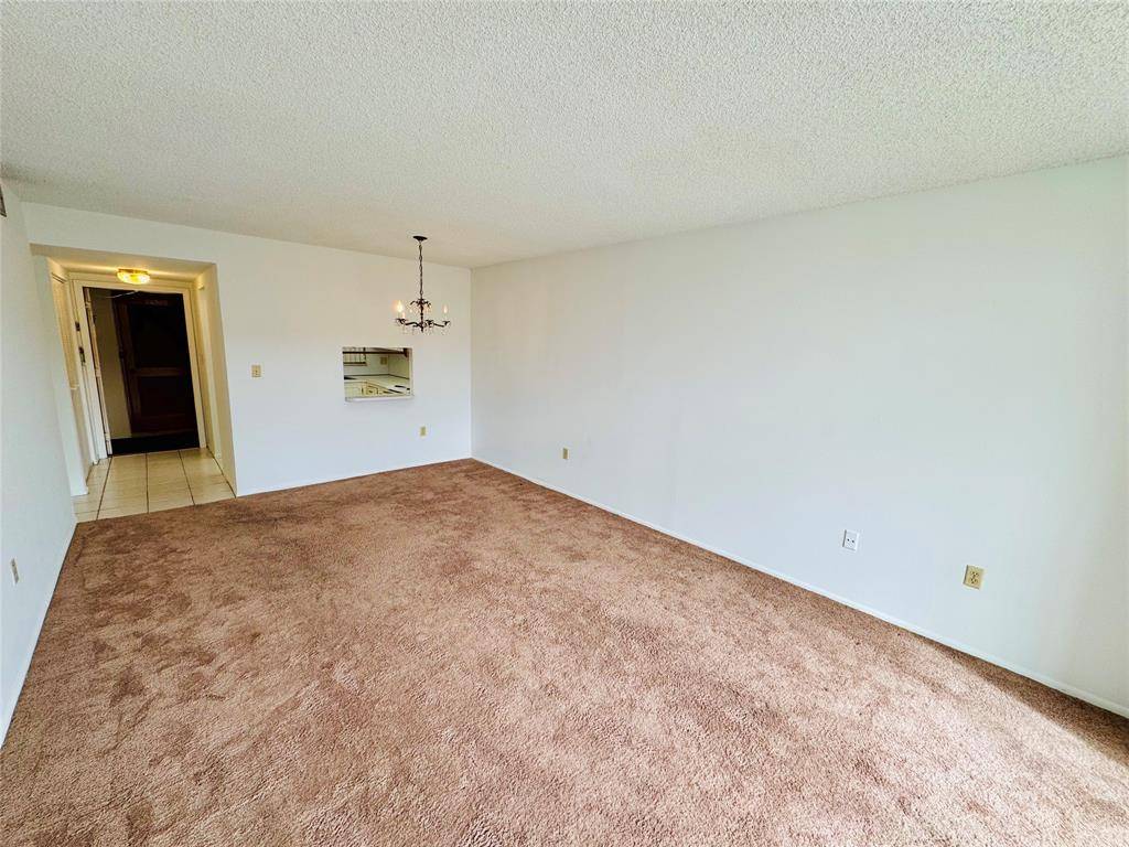 Sunrise, FL 33322,8000 Sunrise Lakes Dr #106
