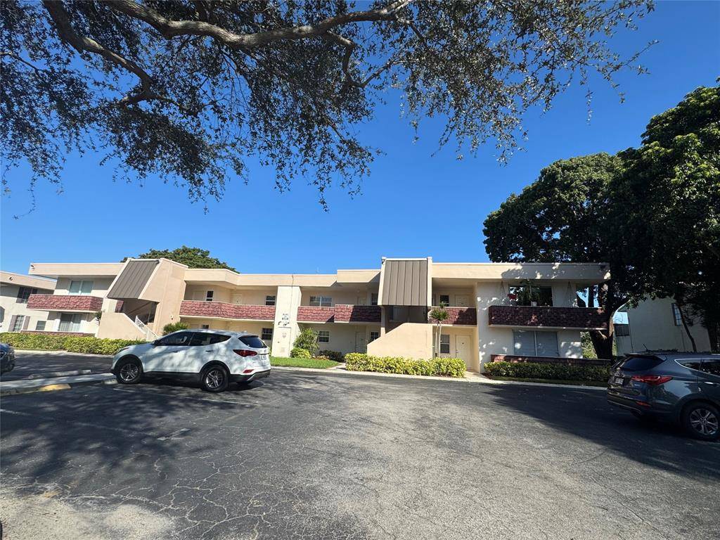3251 S Palm Aire Dr #102, Pompano Beach, FL 33069