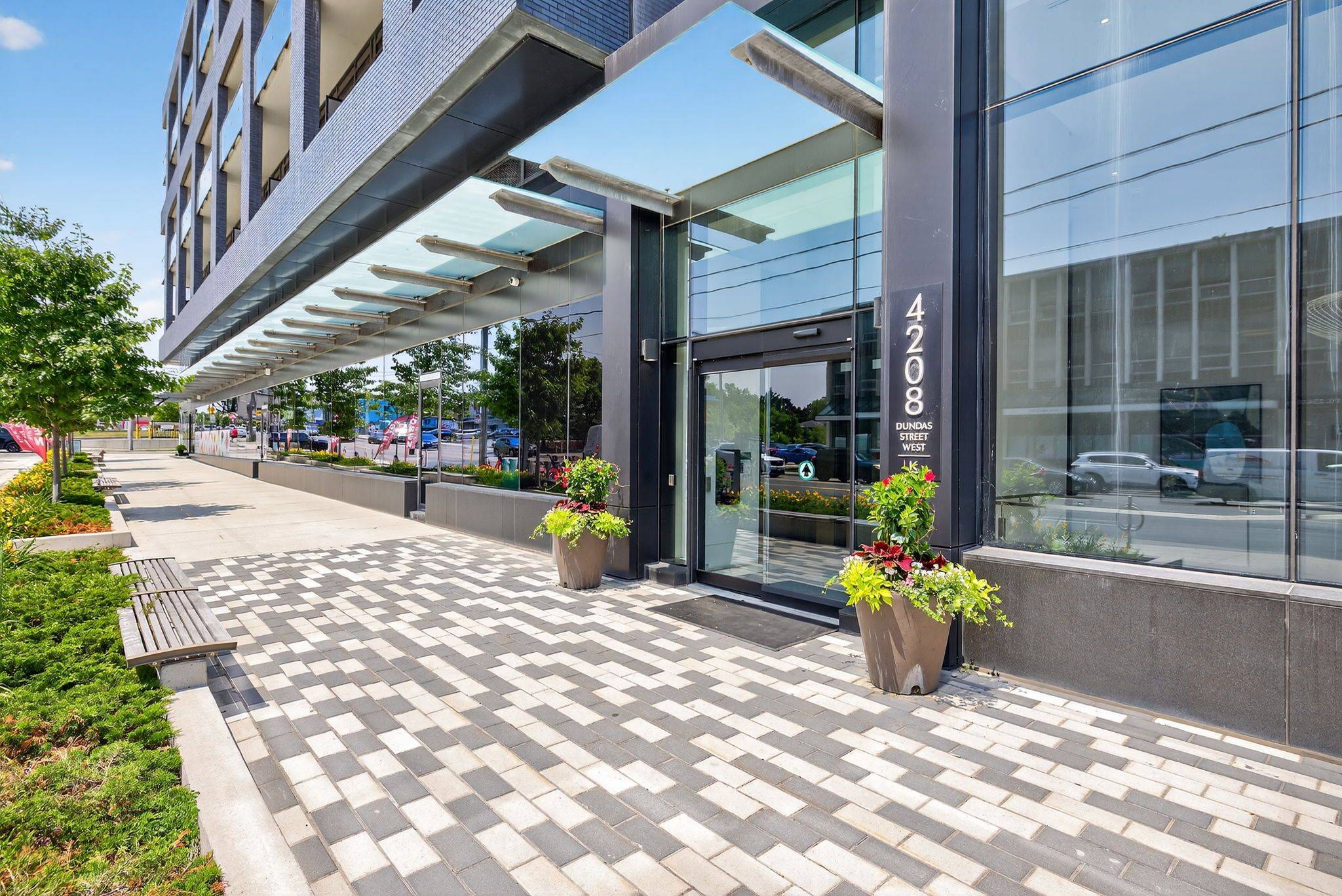 Toronto W08, ON M8X 0B1,4208 Dundas ST W #522