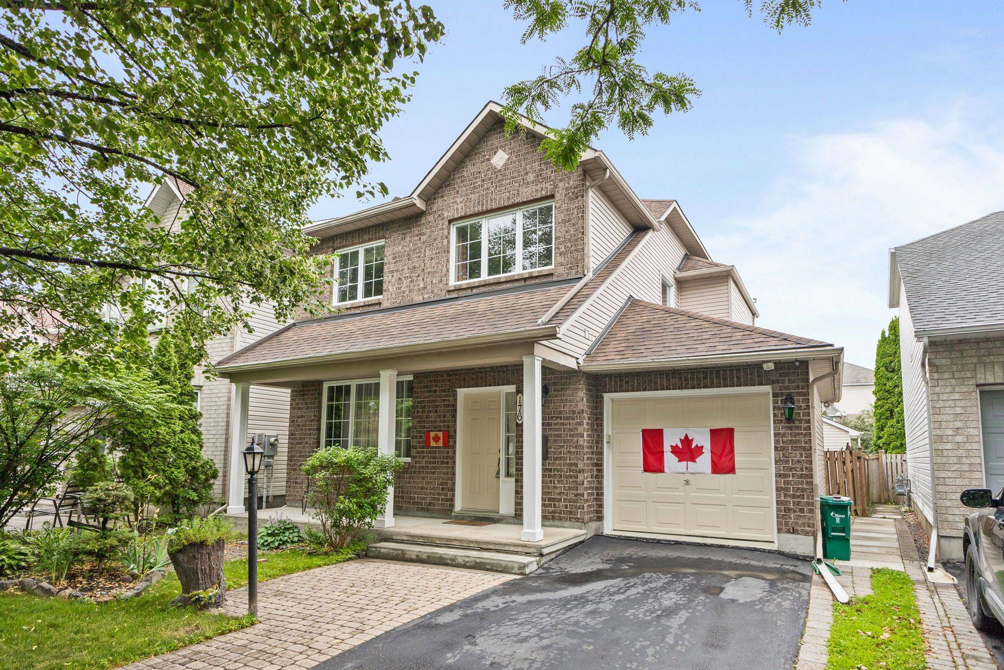 176 Windhurst DR, Barrhaven, ON K2G 6J4
