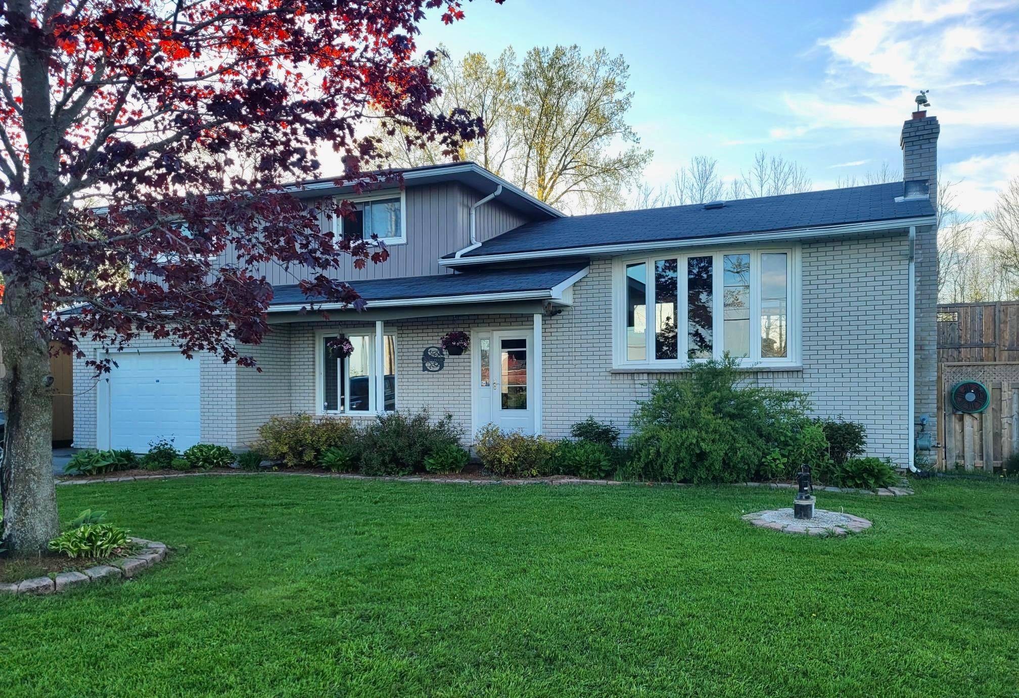 Loyalist, ON K0H 2H0,415 Shane ST