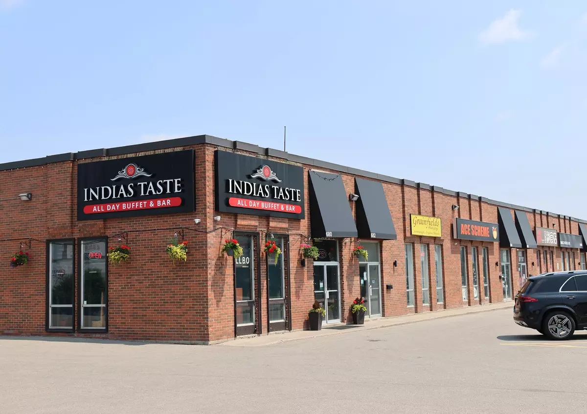 Markham, ON L3R 1C1,680-708 Denison ST #11