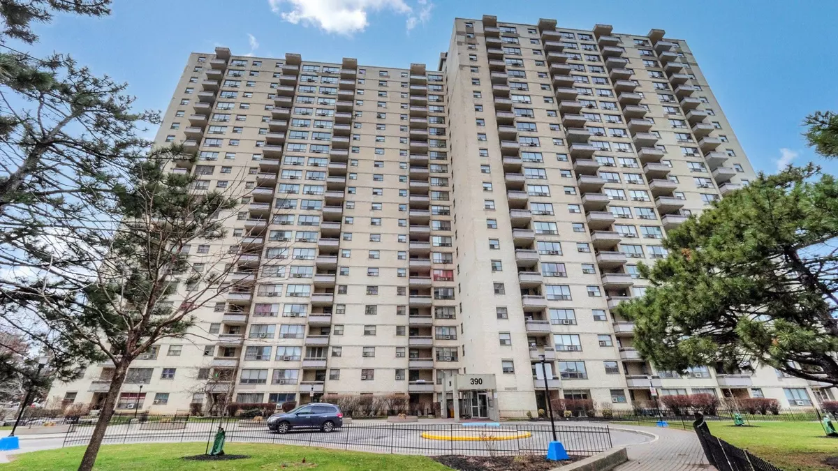 Toronto W09, ON M9R 1T4,390 Dixon RD #909