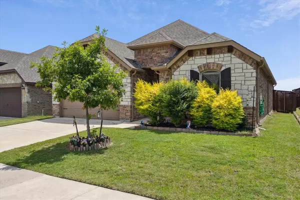228 Bayonet Drive, Fort Worth, TX 76108