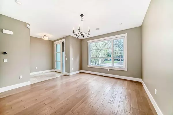 Calgary, AB T3E 1J8,2117 51 AVE SW
