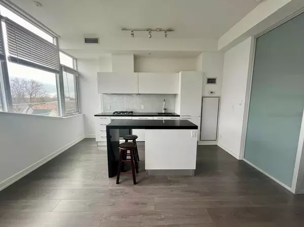 Toronto E02, ON M4L 3T8,2 Bellefair AVE #PH5