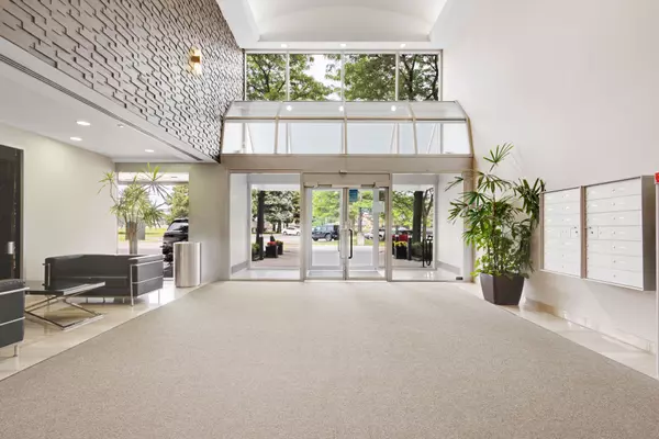 Oakville, ON L6K 3V7,710 Dorval DR #502