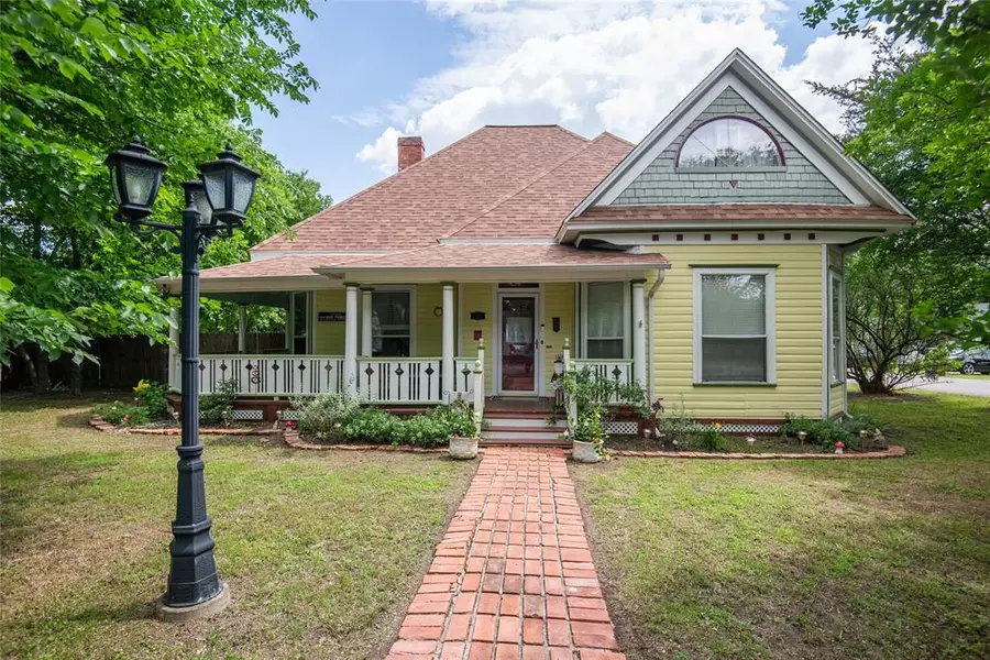 306 College Street, Red Oak, TX 75154