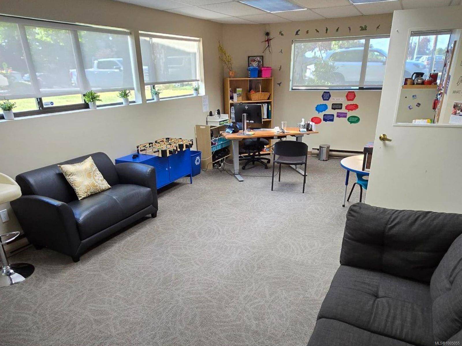Victoria, BC V8R 2B5,1595 Bay St #1
