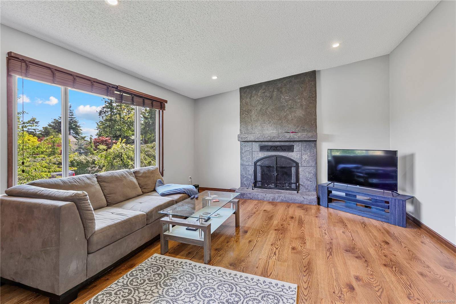 Campbell River, BC V9W 6L3,1686 Passage View Dr