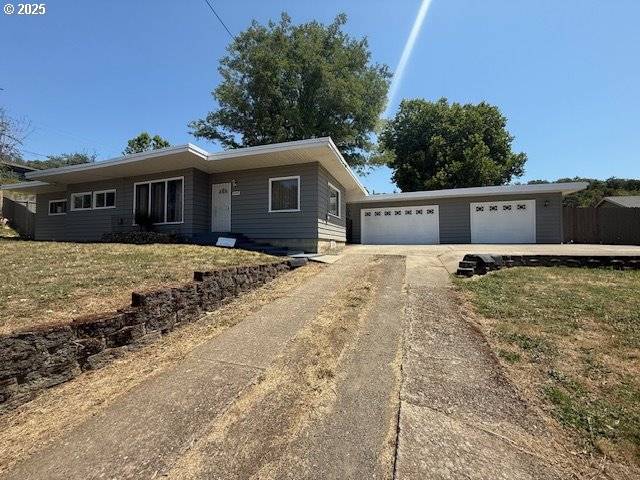 2297 NE VINE ST, Roseburg, OR 97470