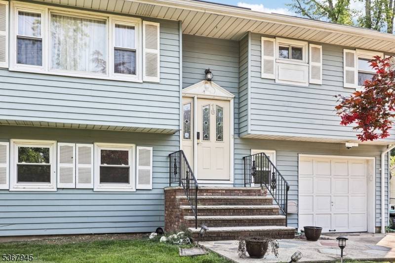 16 Kerschner Ln, East Brunswick Twp., NJ 08816