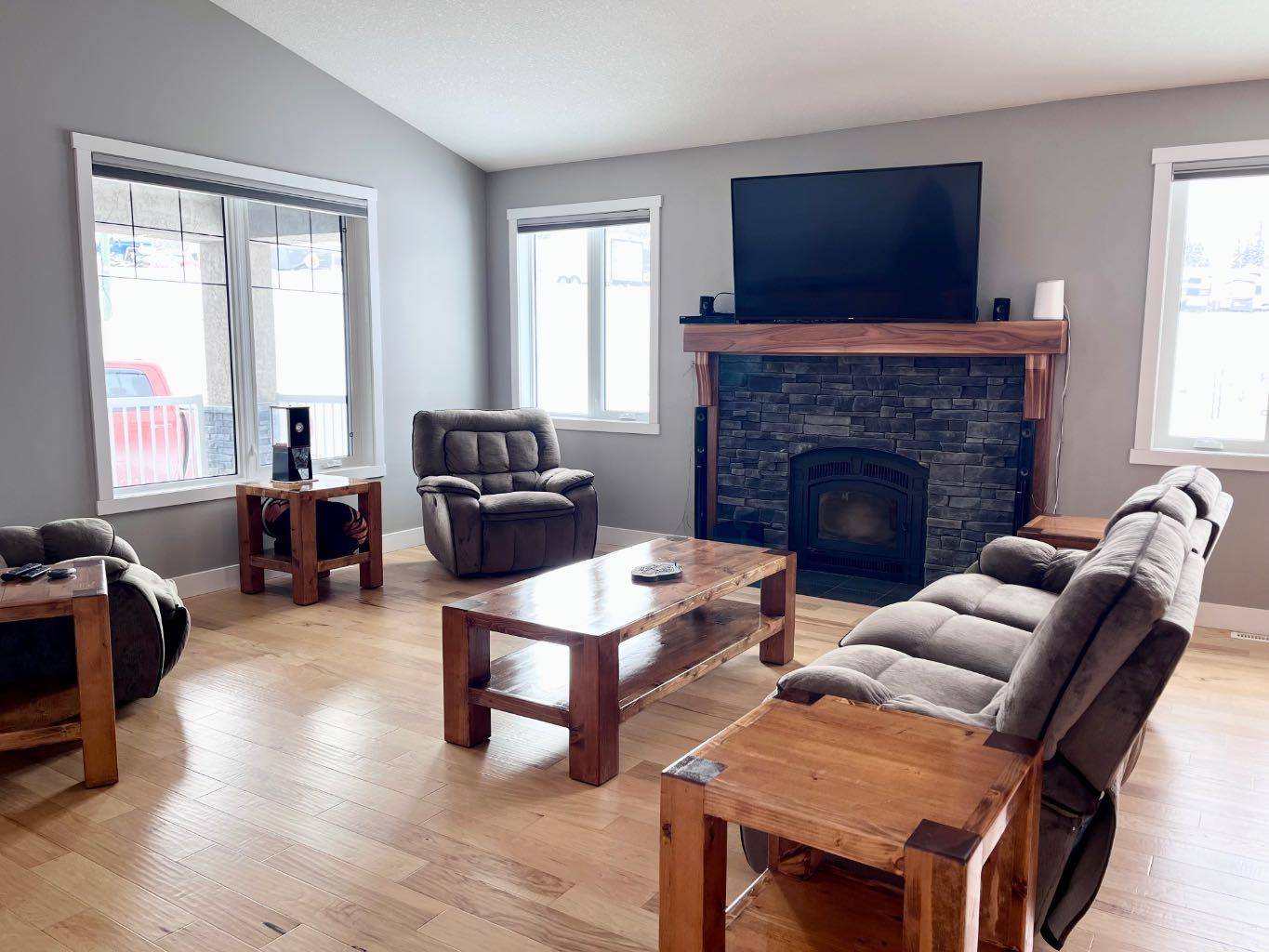 Hinton, AB T7V 1H3,1093 Makenny ST
