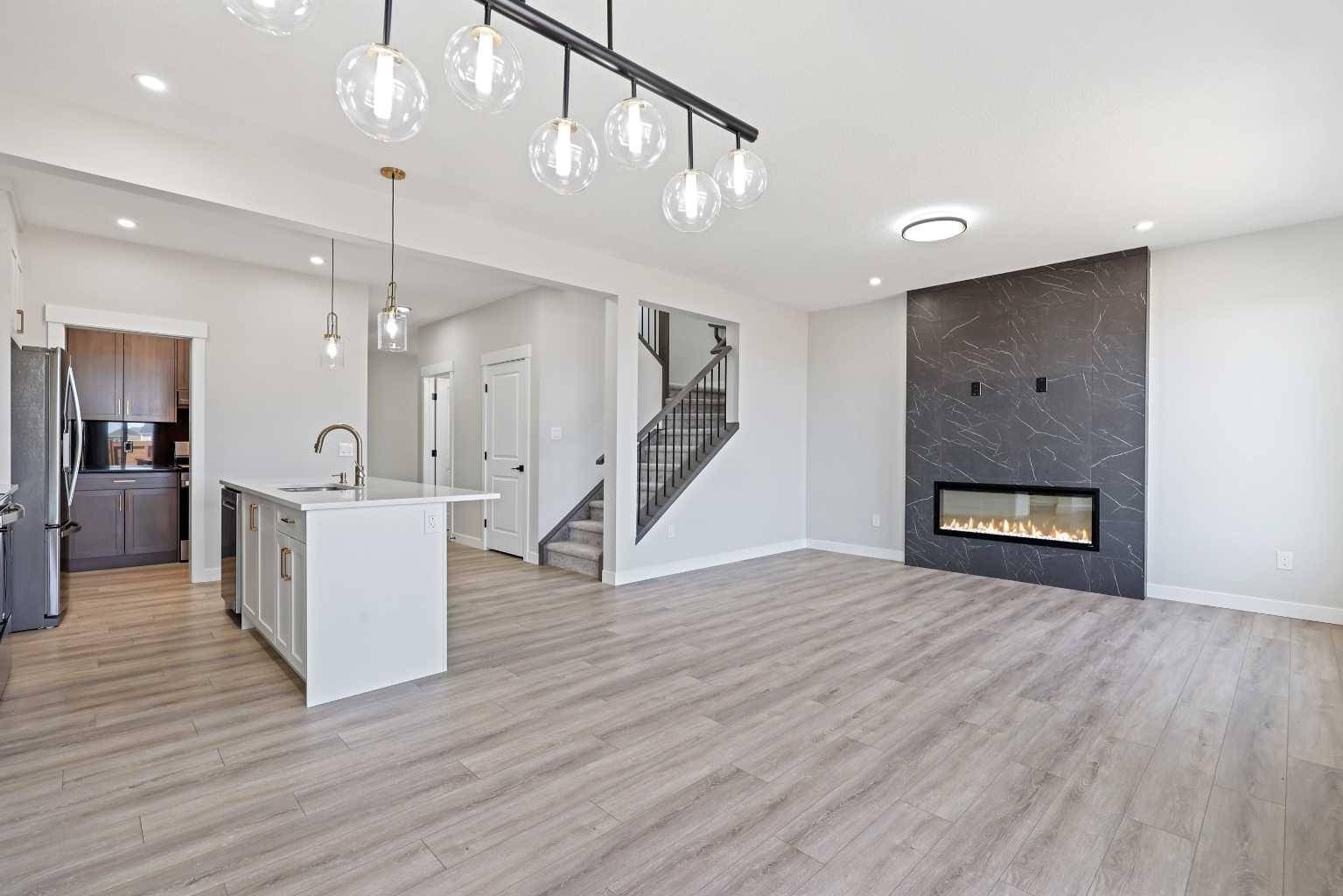 Calgary, AB T3J 5P1,592 Savanna CRES NE