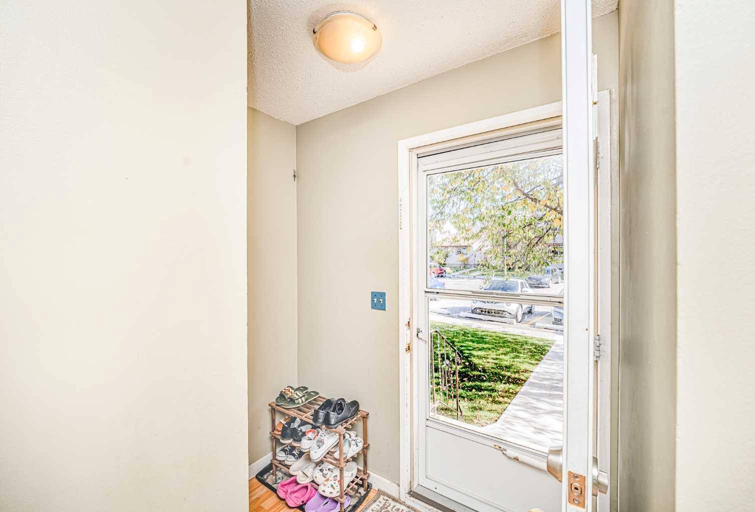 Calgary, AB T2A 5Z8,6100 4 AVE NE #10