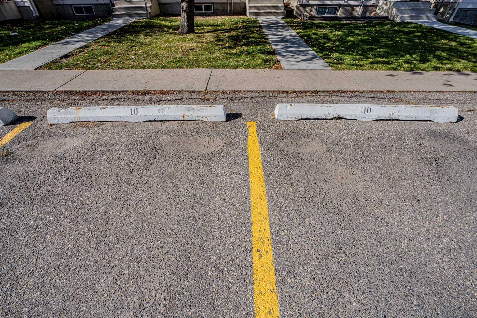 Calgary, AB T2A 5Z8,6100 4 AVE Northeast #10