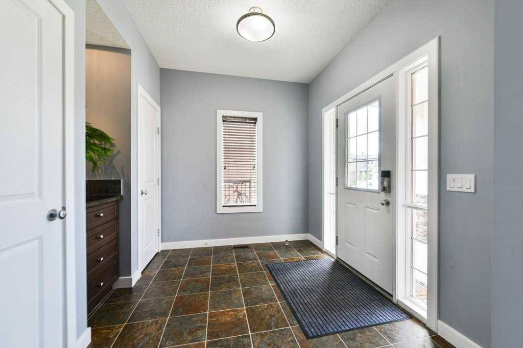 Calgary, AB T3P 0B4,91 Evanspark CIR Northwest
