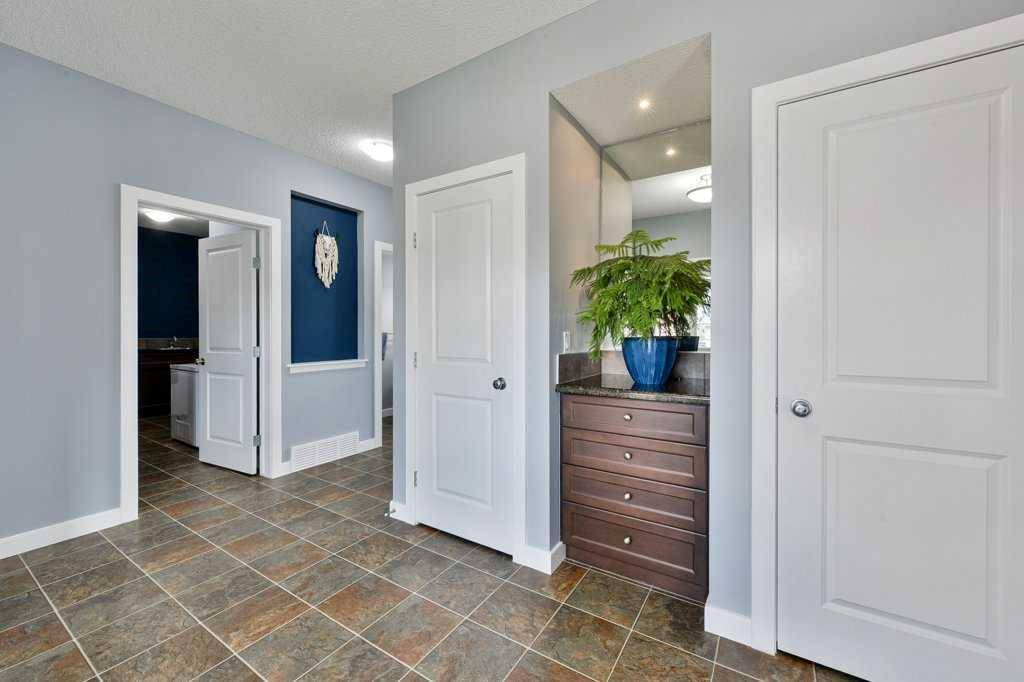 Calgary, AB T3P 0B4,91 Evanspark CIR Northwest