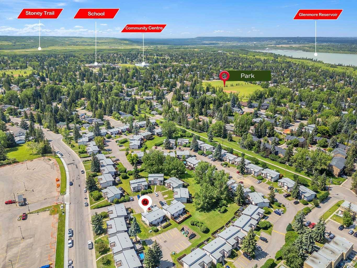 Calgary, AB T2E 4E7,102 Oaktree Close SW