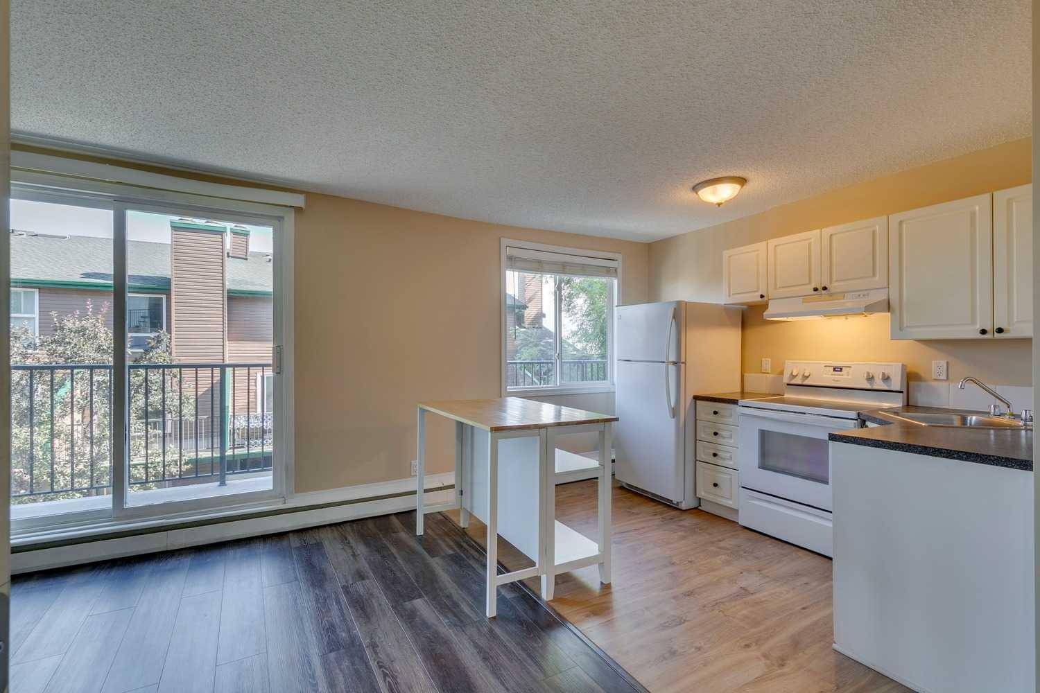 Calgary, AB T2T 0Y1,1516 24 AVE SW #16