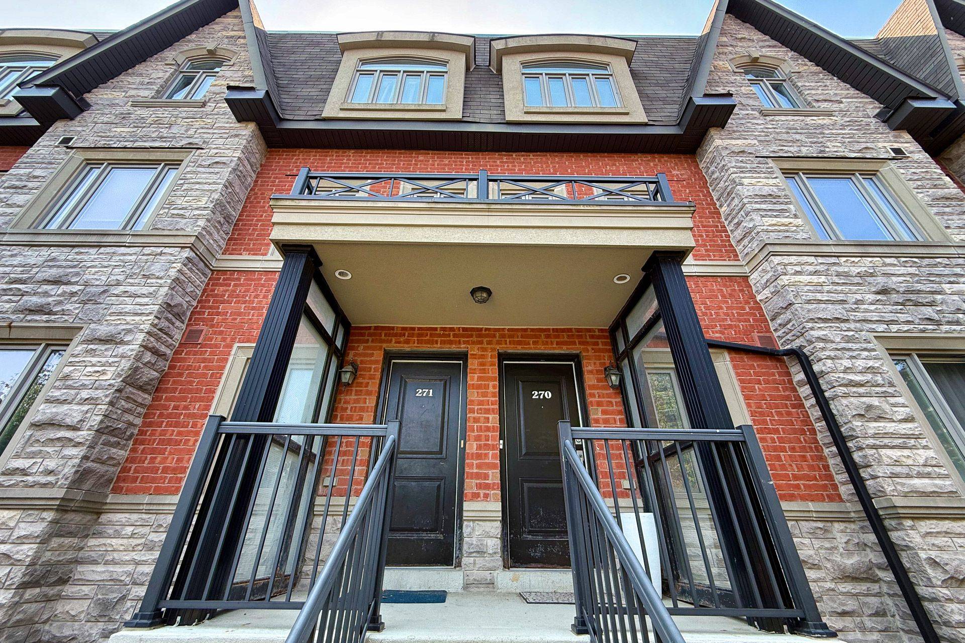 Markham, ON L3T 0B1,322 John ST #270