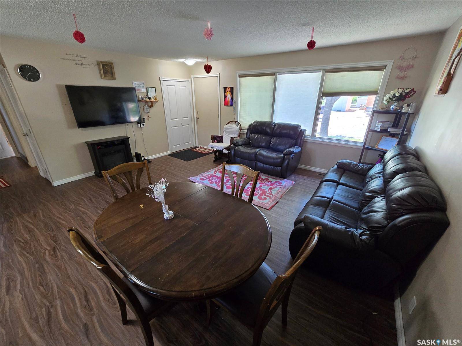 Weyburn, SK S4H 1K5,90 12th STREET