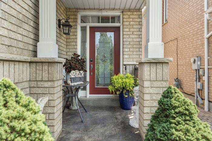 Mississauga, ON L5V 2R1,792 Ledbury CRES