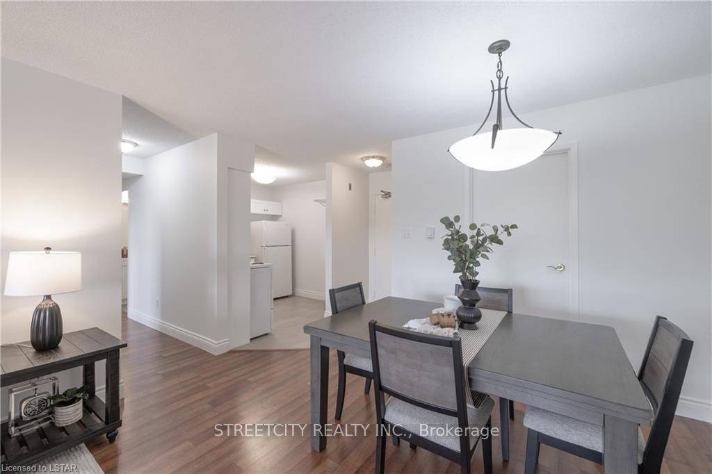 London North, ON N5X 3T8,15 Jacksway CRES #314