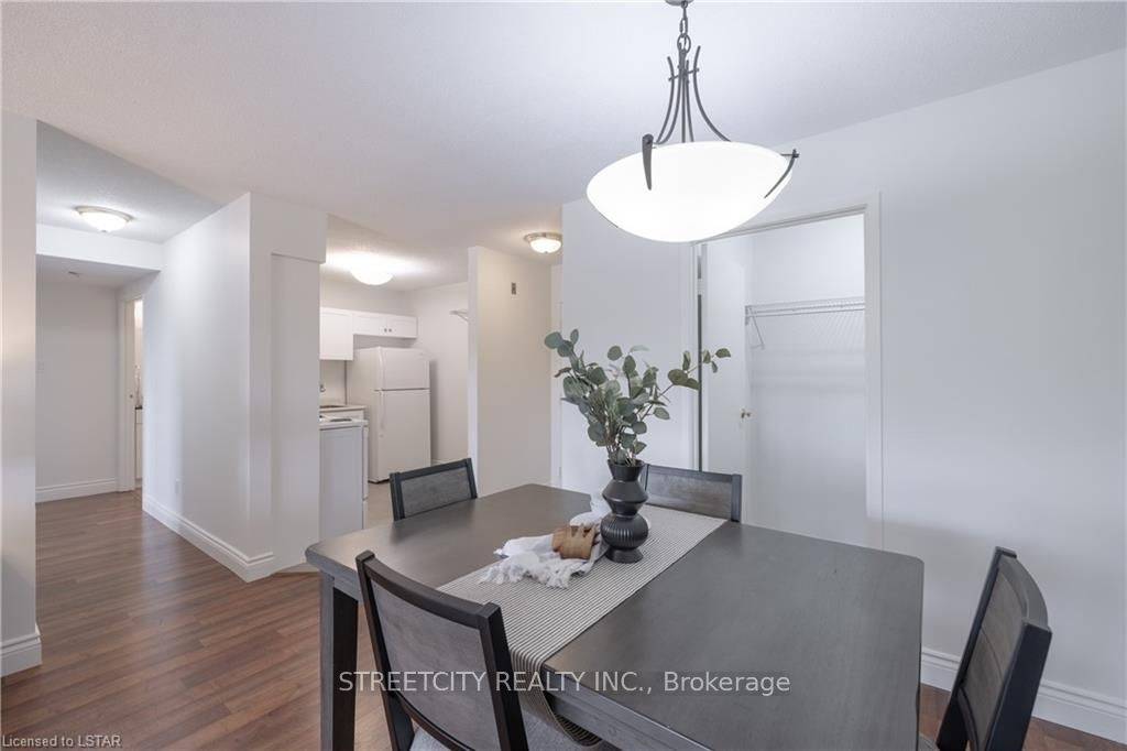 London North, ON N5X 3T8,15 Jacksway CRES #314