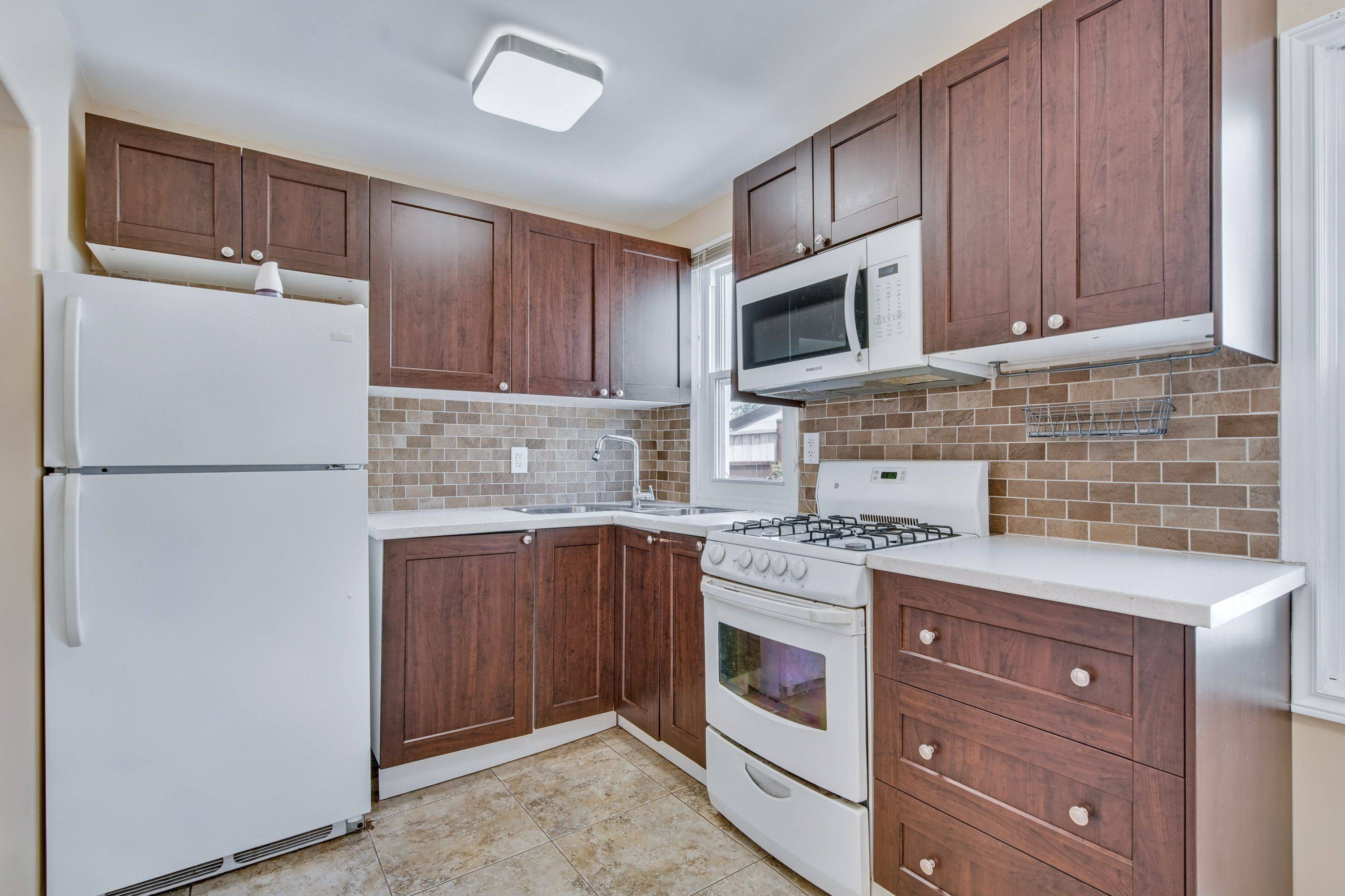 Niagara Falls, ON L2E 4S7,4313 SIXTH AVE