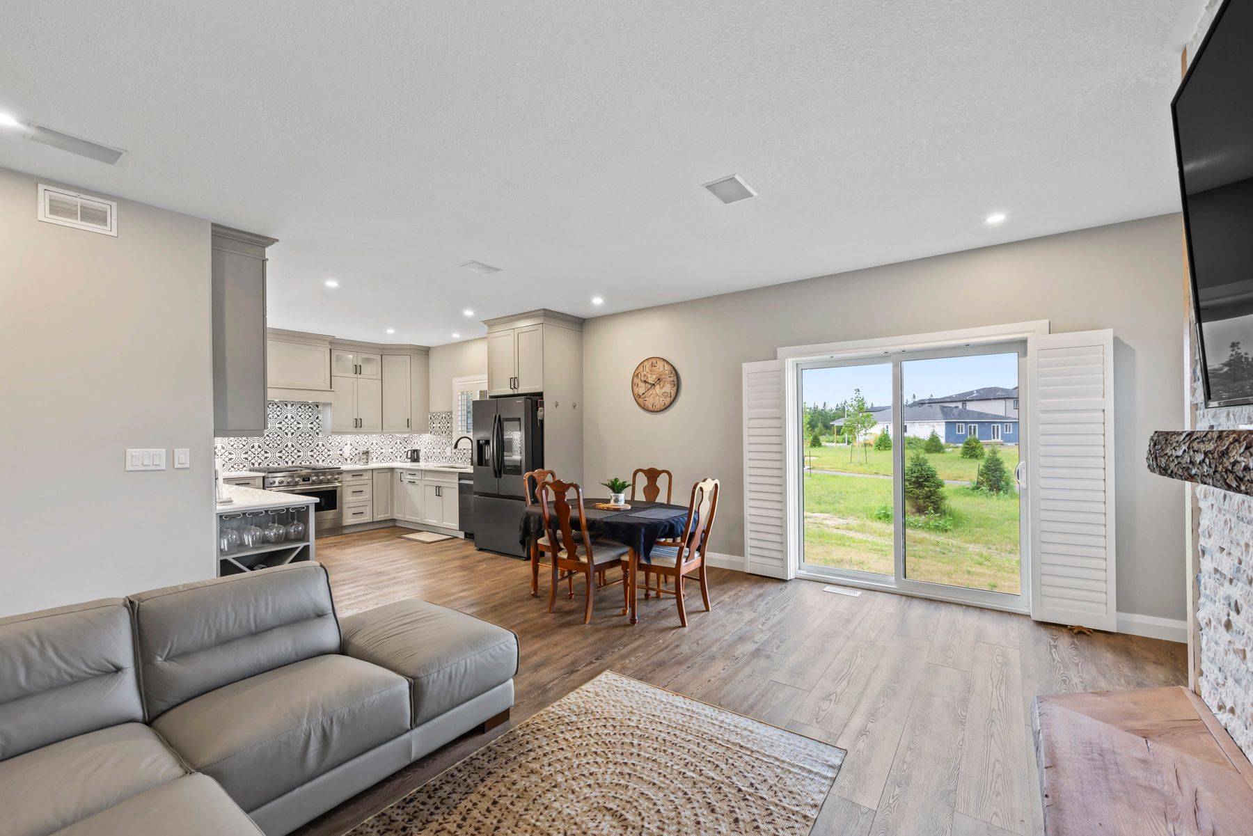 Loyalist, ON K0K 2H0,218 Creighton DR
