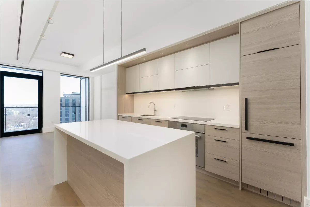 Toronto C03, ON M4V 1W7,215 Lonsdale RD #1705