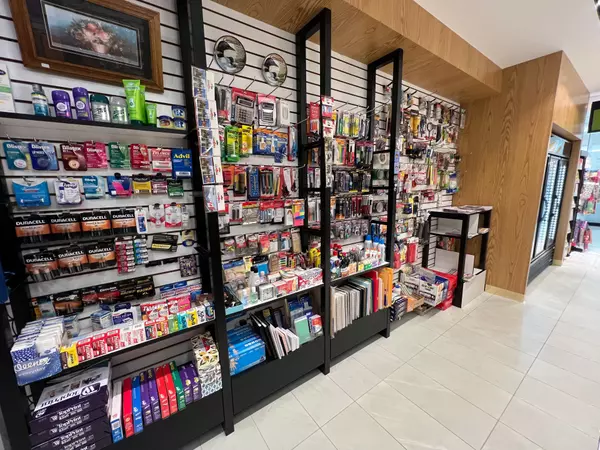Toronto C01, ON M4W 1A5,55 Bloor ST W #11
