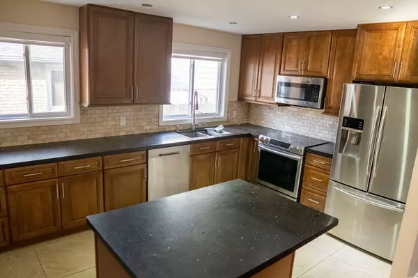 Pickering, ON L1V 3K1,1885 Rosefield RD #Main