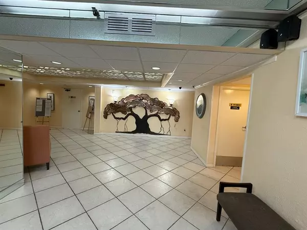 Pembroke Pines, FL 33026,1300 Saint Charles Pl #108