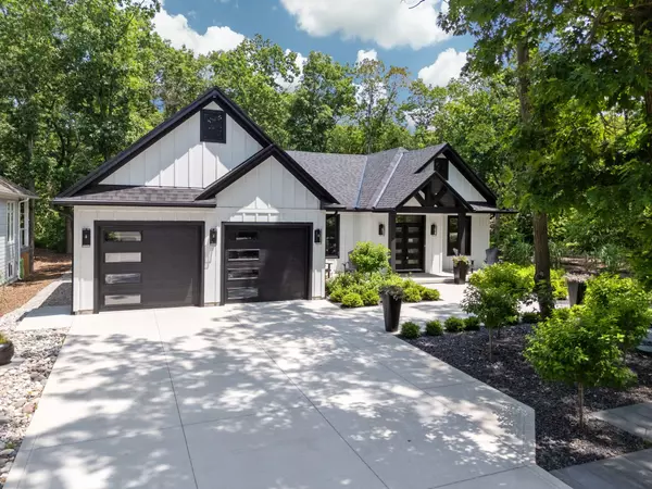 Lambton Shores, ON N0M 1T0,10143 Pinery Bluffs RD