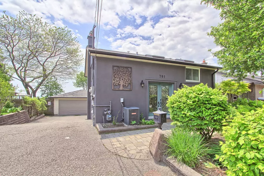 781 Stone ST, Oshawa, ON L1J 1A4