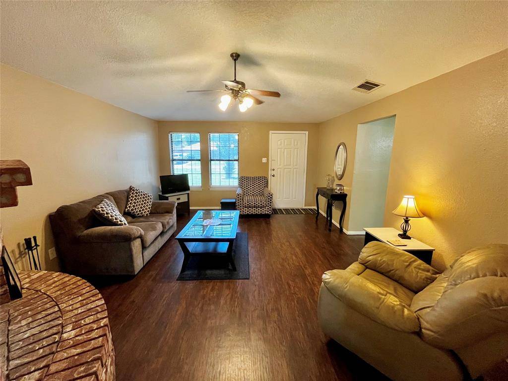Roanoke, TX 76262,328 Branson Road