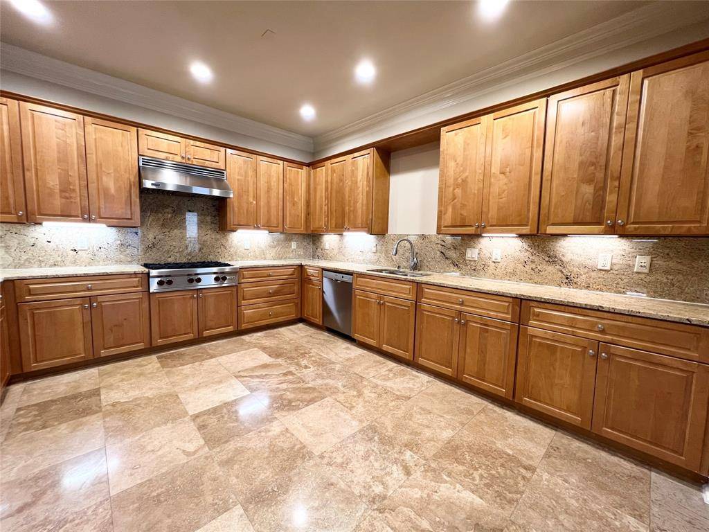 Dallas, TX 75225,6515 Bandera Avenue #1E