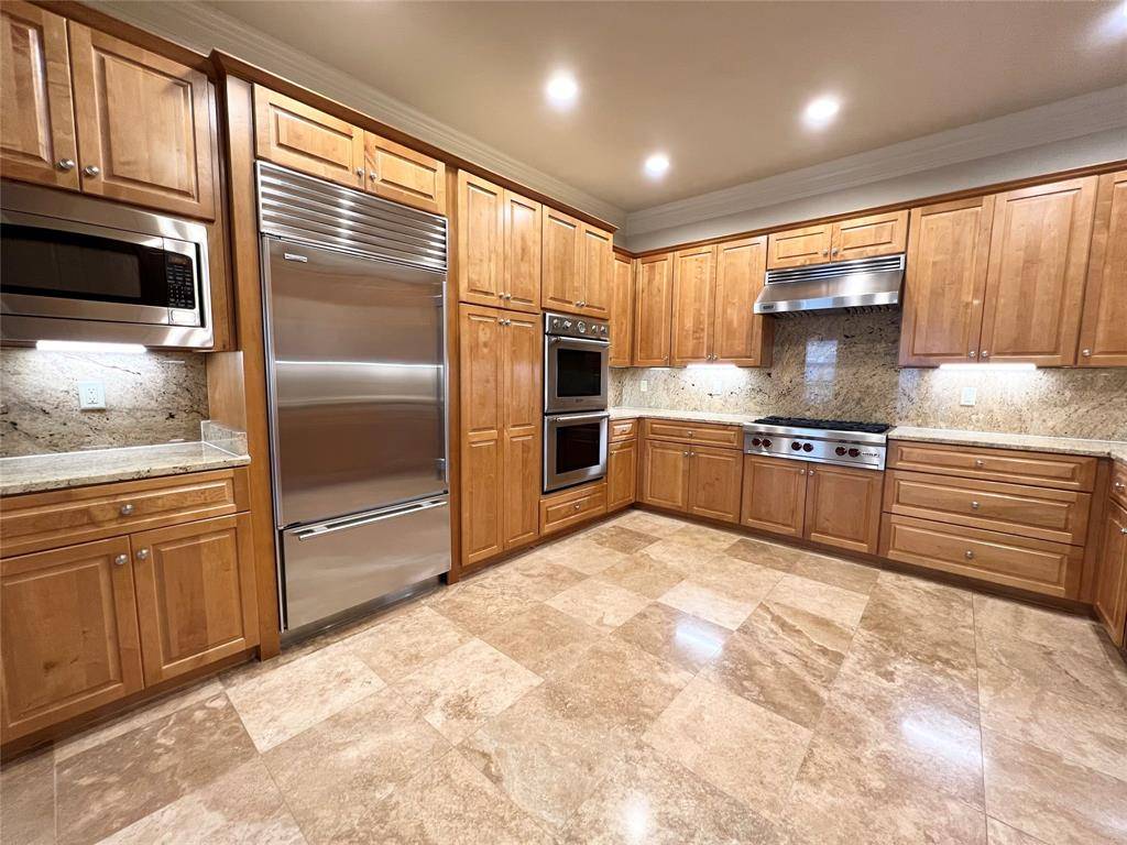 Dallas, TX 75225,6515 Bandera Avenue #1E