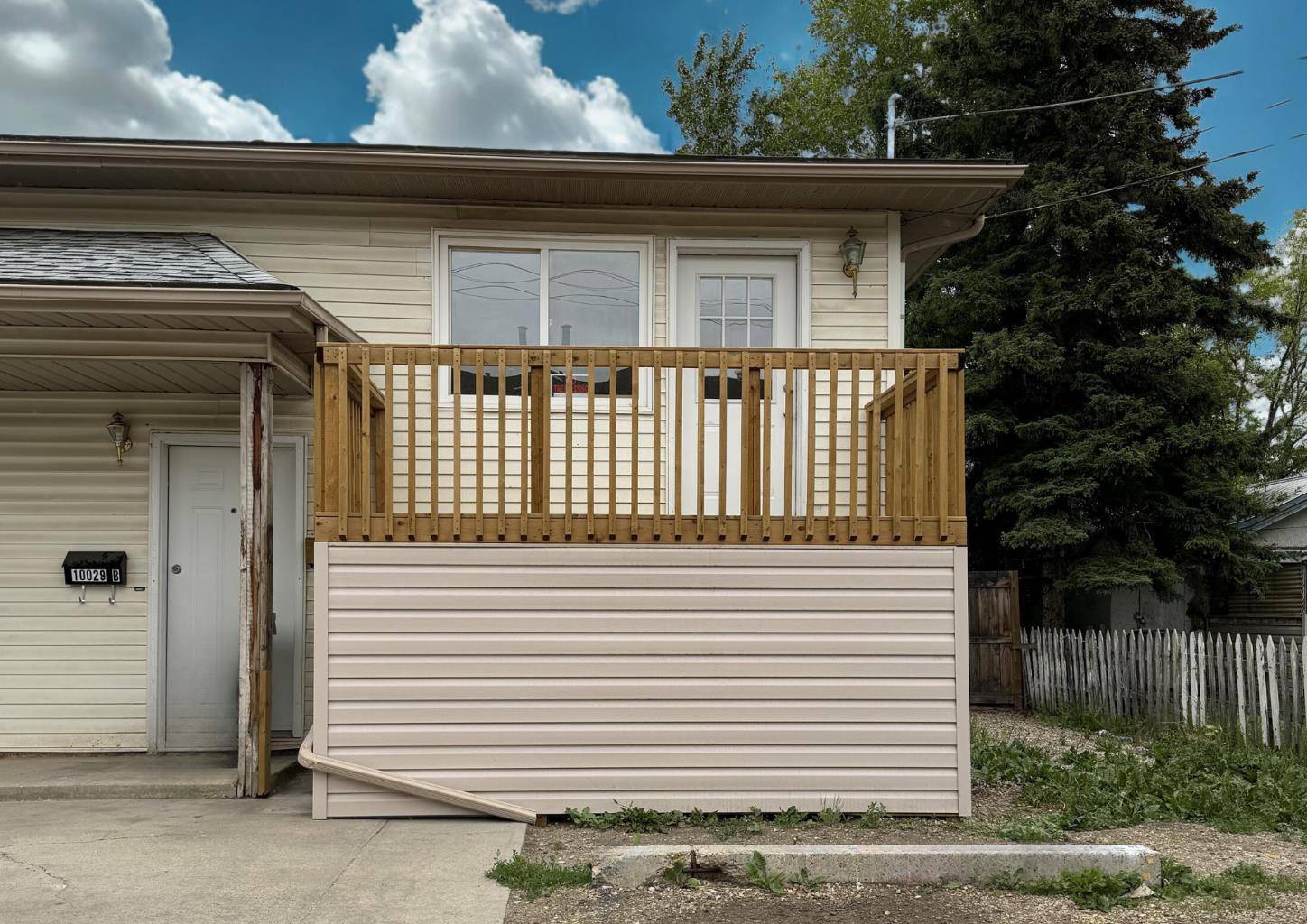 Grande Prairie, AB T8V1J6,10029 106 AVE #B