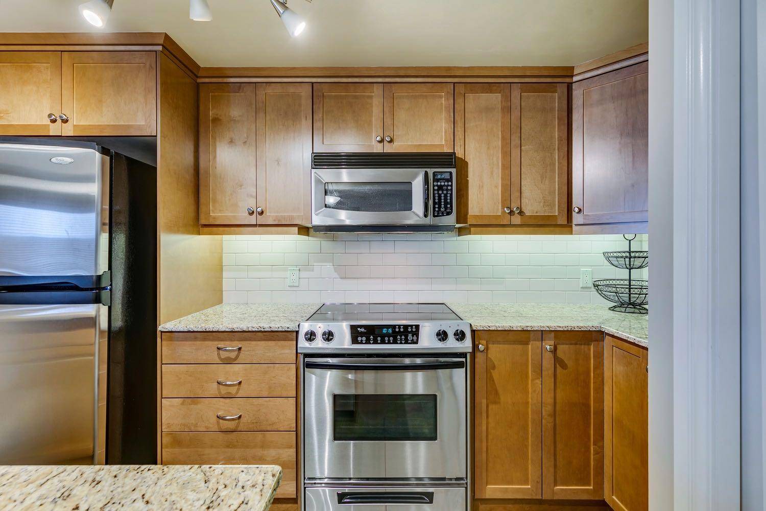 Calgary, AB T2P 5P6,920 5 AVE SW #1601