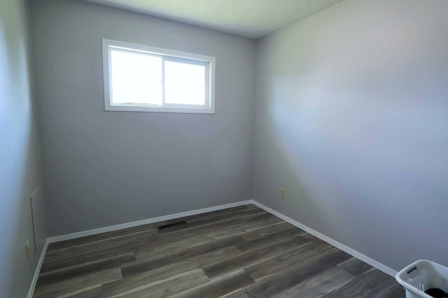 Ponoka, AB T4J 1G1,5019 60 AVE