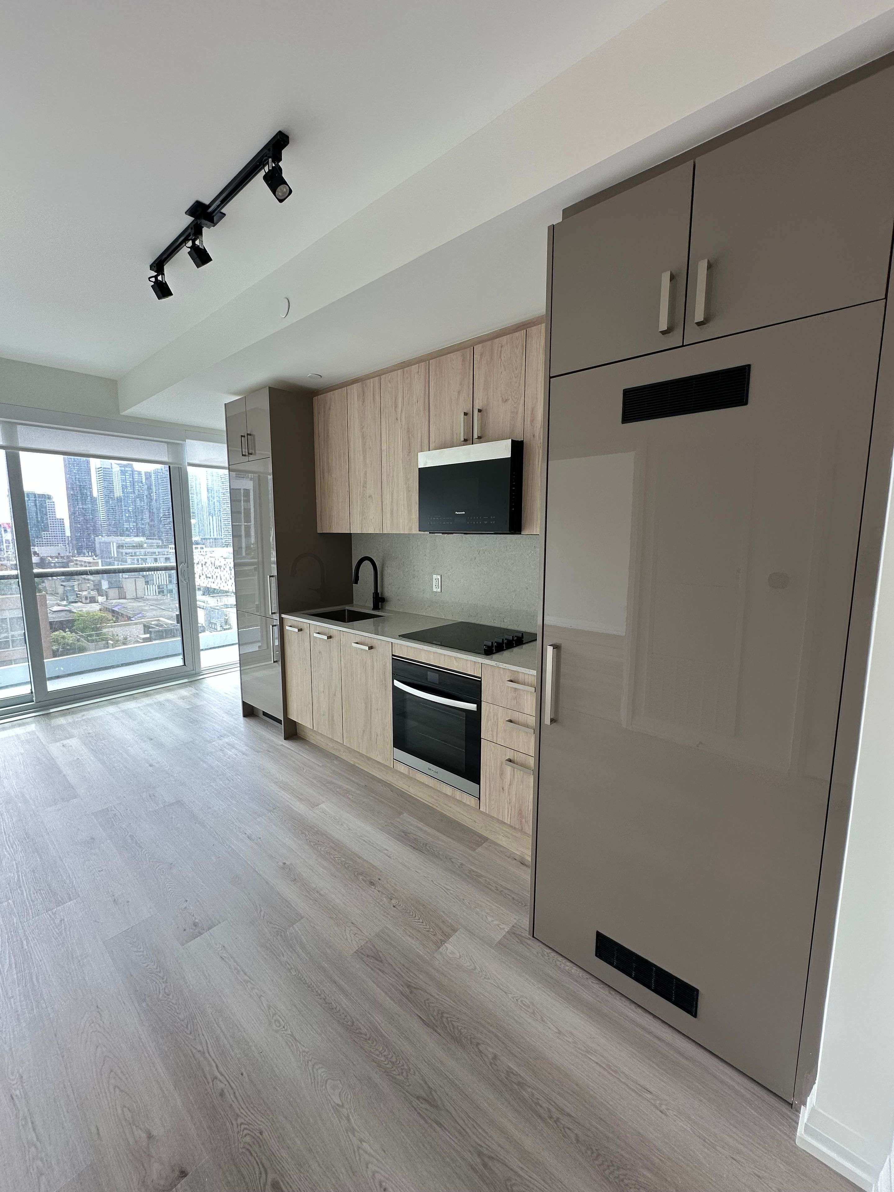 Toronto C01, ON M5T 0E3,280 Dundas ST W #1407