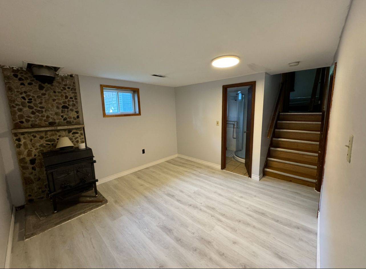 Waterloo, ON N2L 3V1,384 Albert ST #B